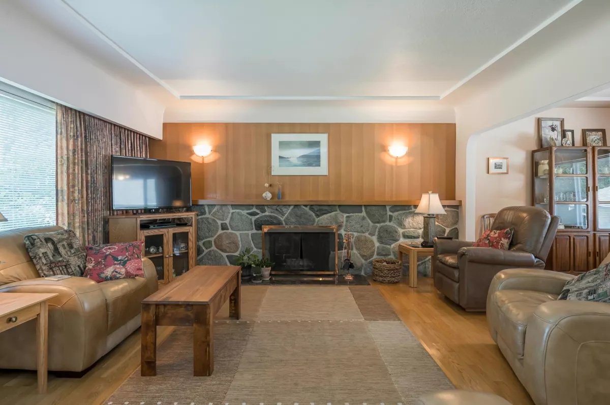 Kitchen Island Photo of 541 Cochrane Avenue, Coquitlam, BC