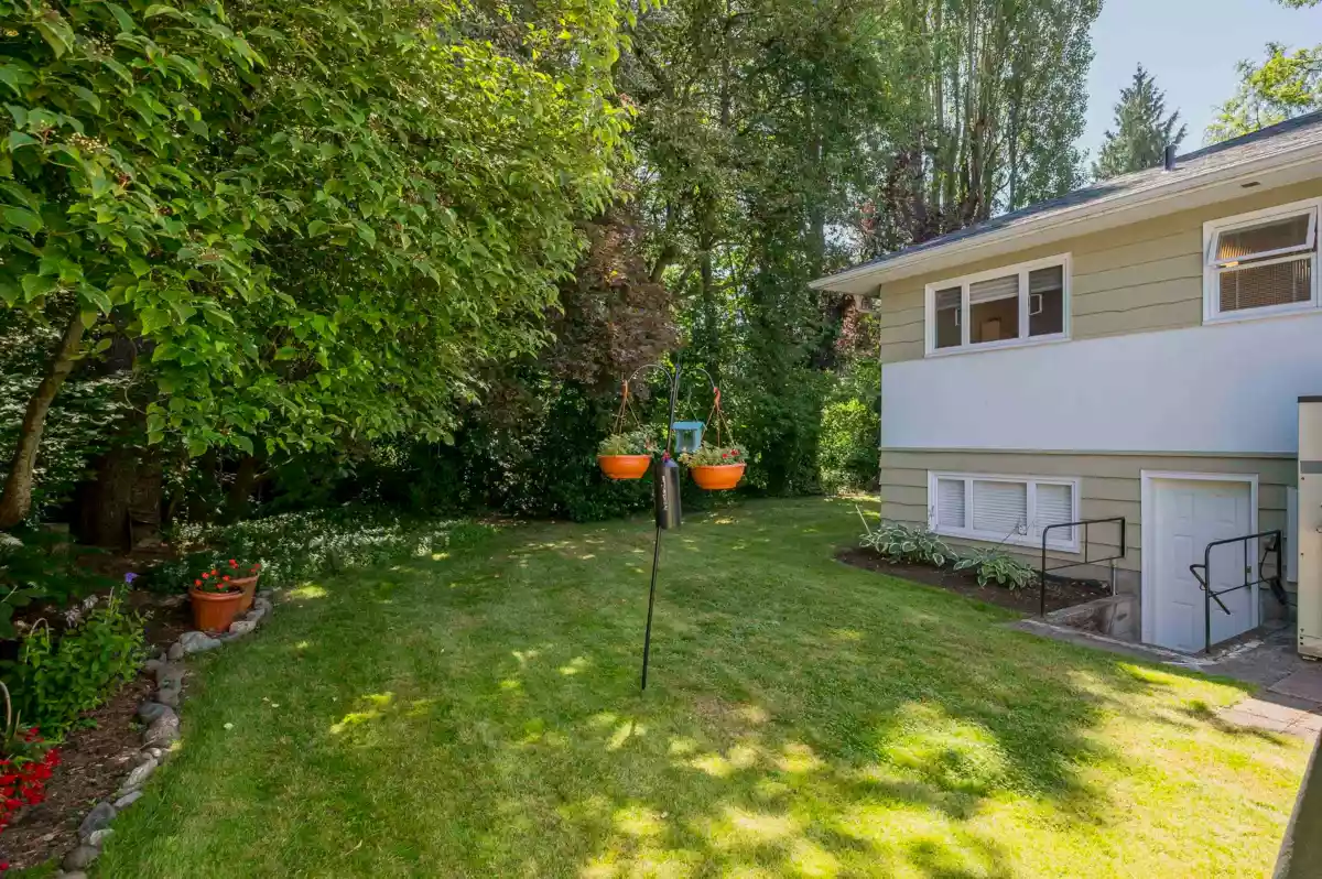 Staircase Photo of 541 Cochrane Avenue, Coquitlam, BC