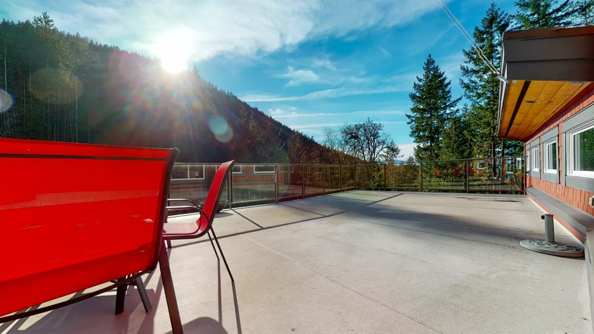 Hallway Photo of 12899 Sunshine Coast Highway, Madeira Park, BC
