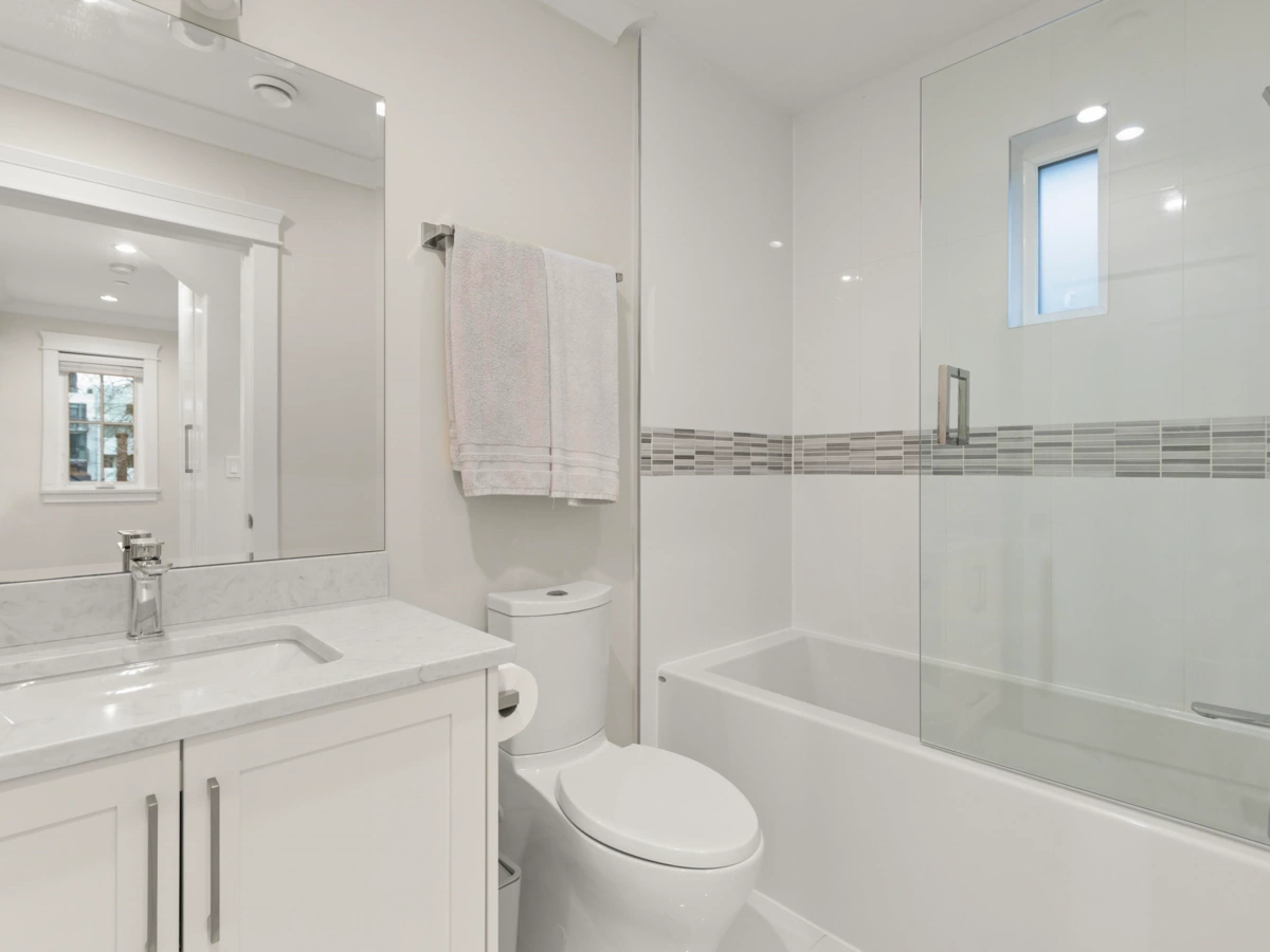 Backyard Photo of 554 E 10th Avenue, Vancouver, BC