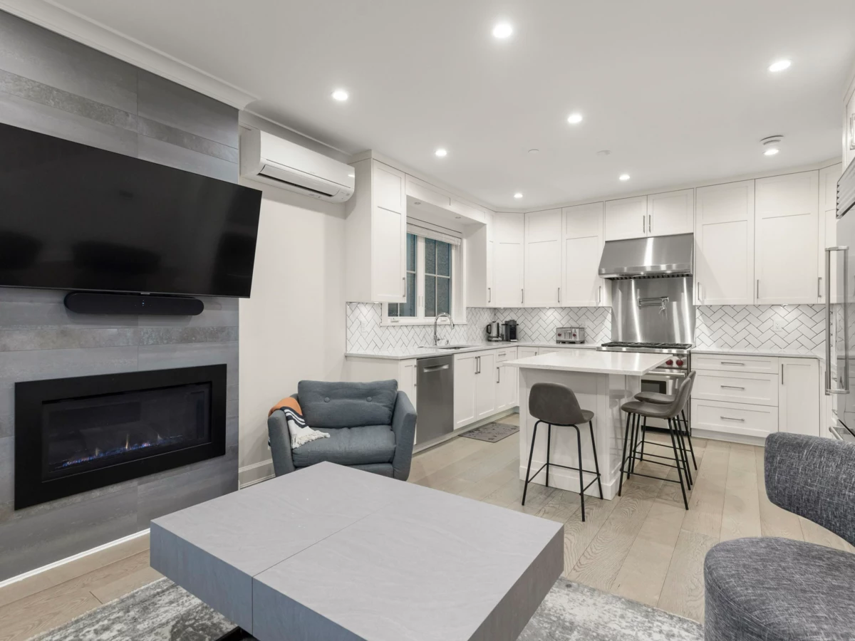 Breakfast Nook Photo of 554 E 10th Avenue, Vancouver, BC