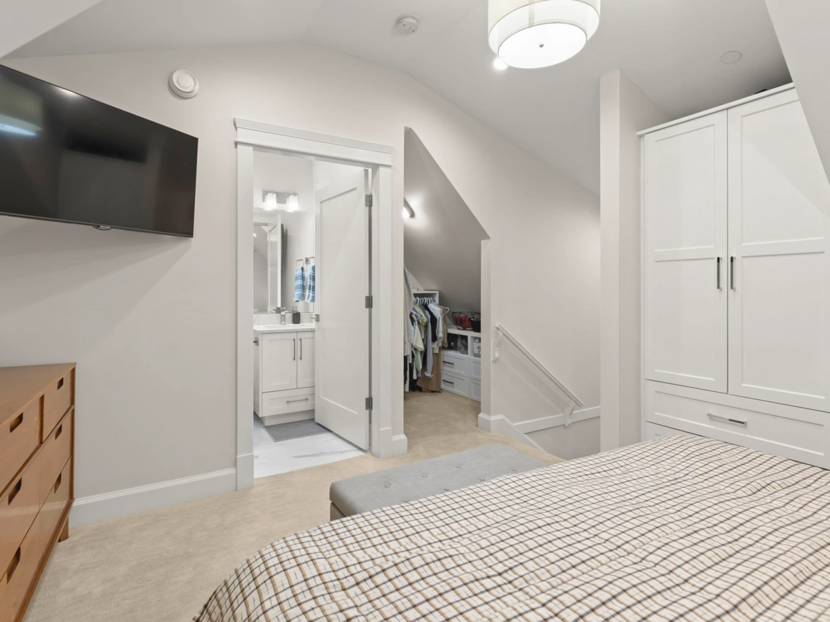 Entry Foyer Photo of 554 E 10th Avenue, Vancouver, BC