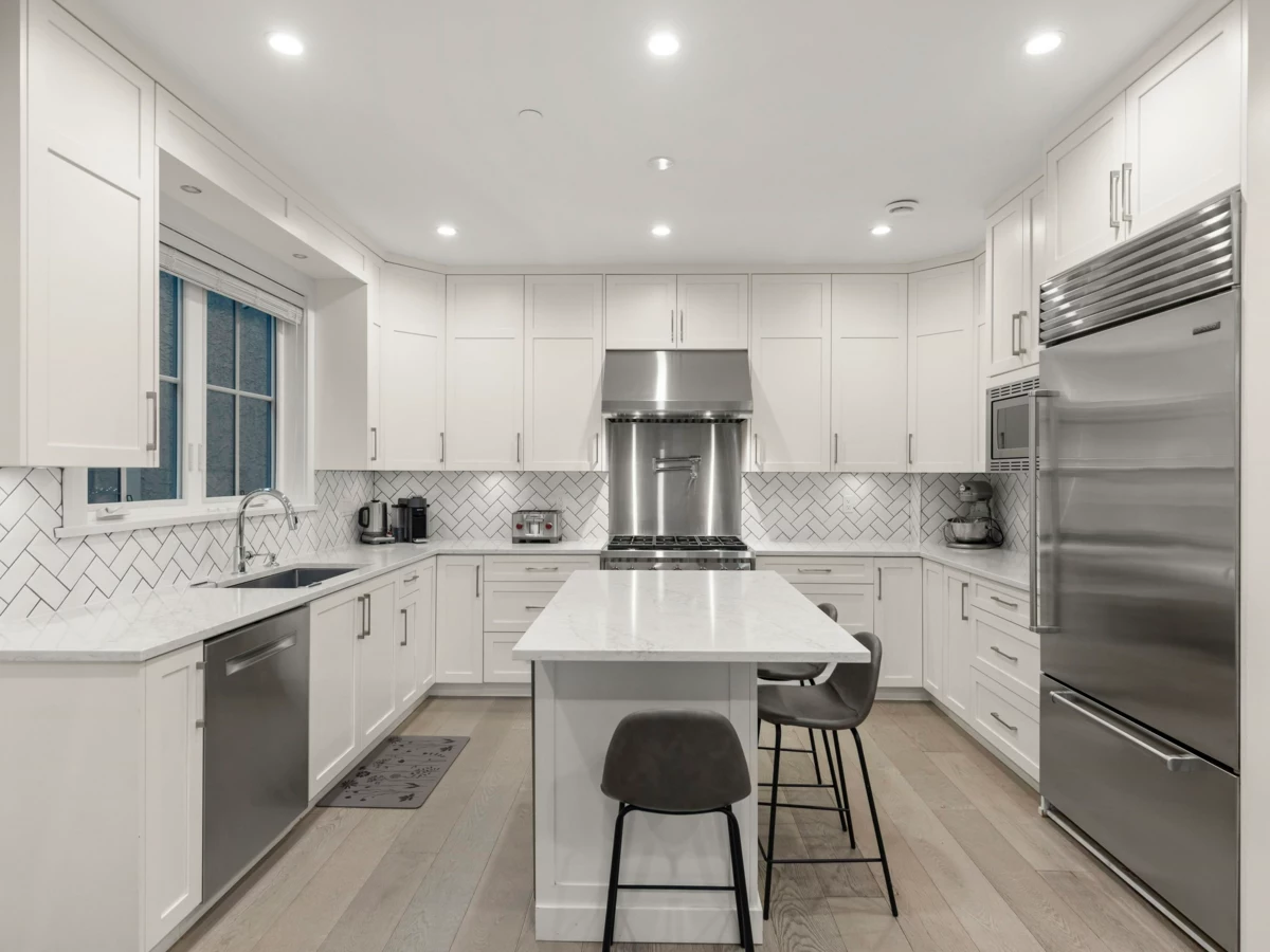 Primary Bathroom Photo of 554 E 10th Avenue, Vancouver, BC