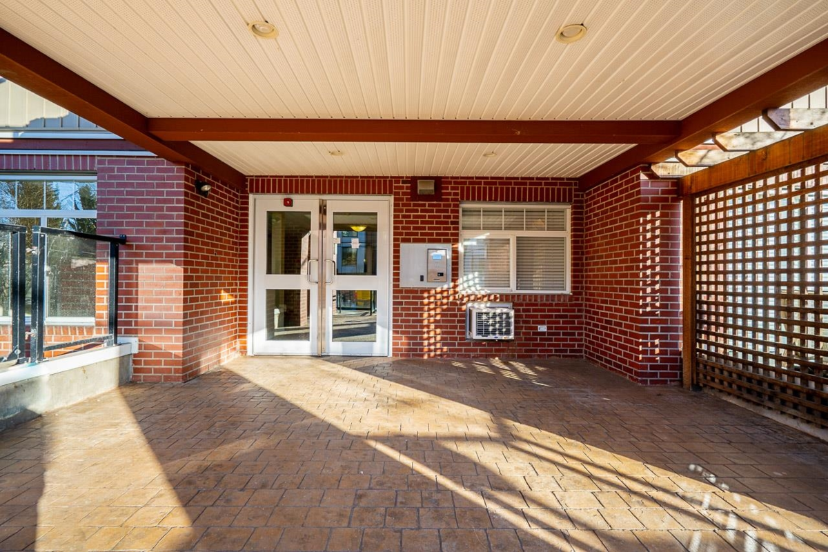 Family Room Photo of 219 5516 198 Street, Langley, BC