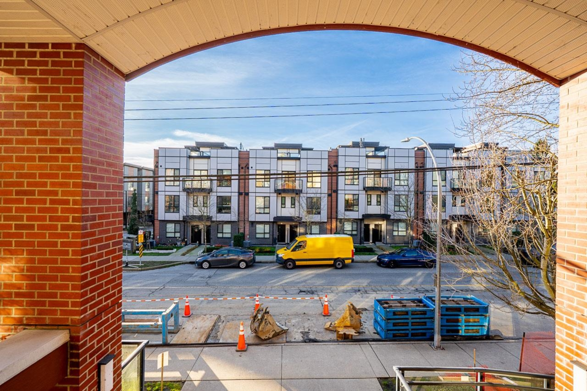Front Yard Photo of 219 5516 198 Street, Langley, BC