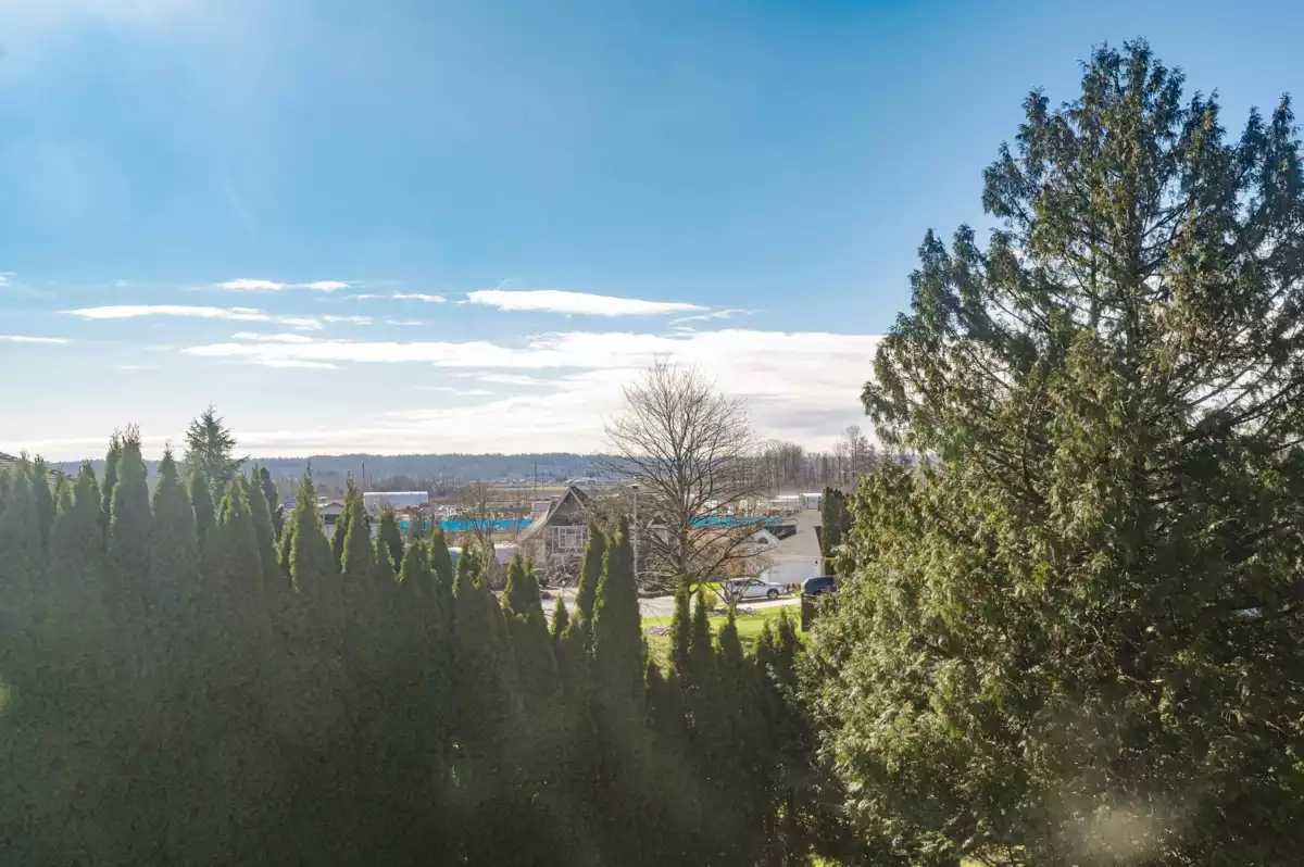 Hallway Photo of 5532 181a Street, Surrey, BC