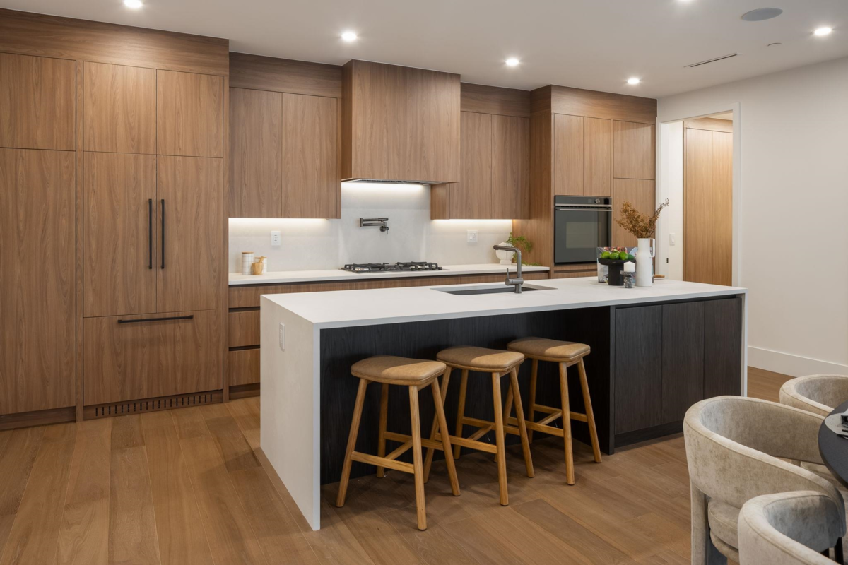 Dining Area Photo of 4 950 W 57th Avenue, Vancouver, BC