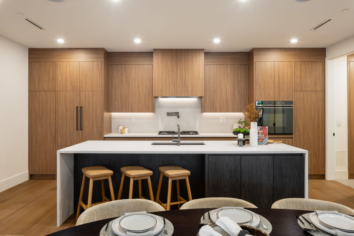 Kitchen Photo of 4 950 W 57th Avenue, Vancouver, BC