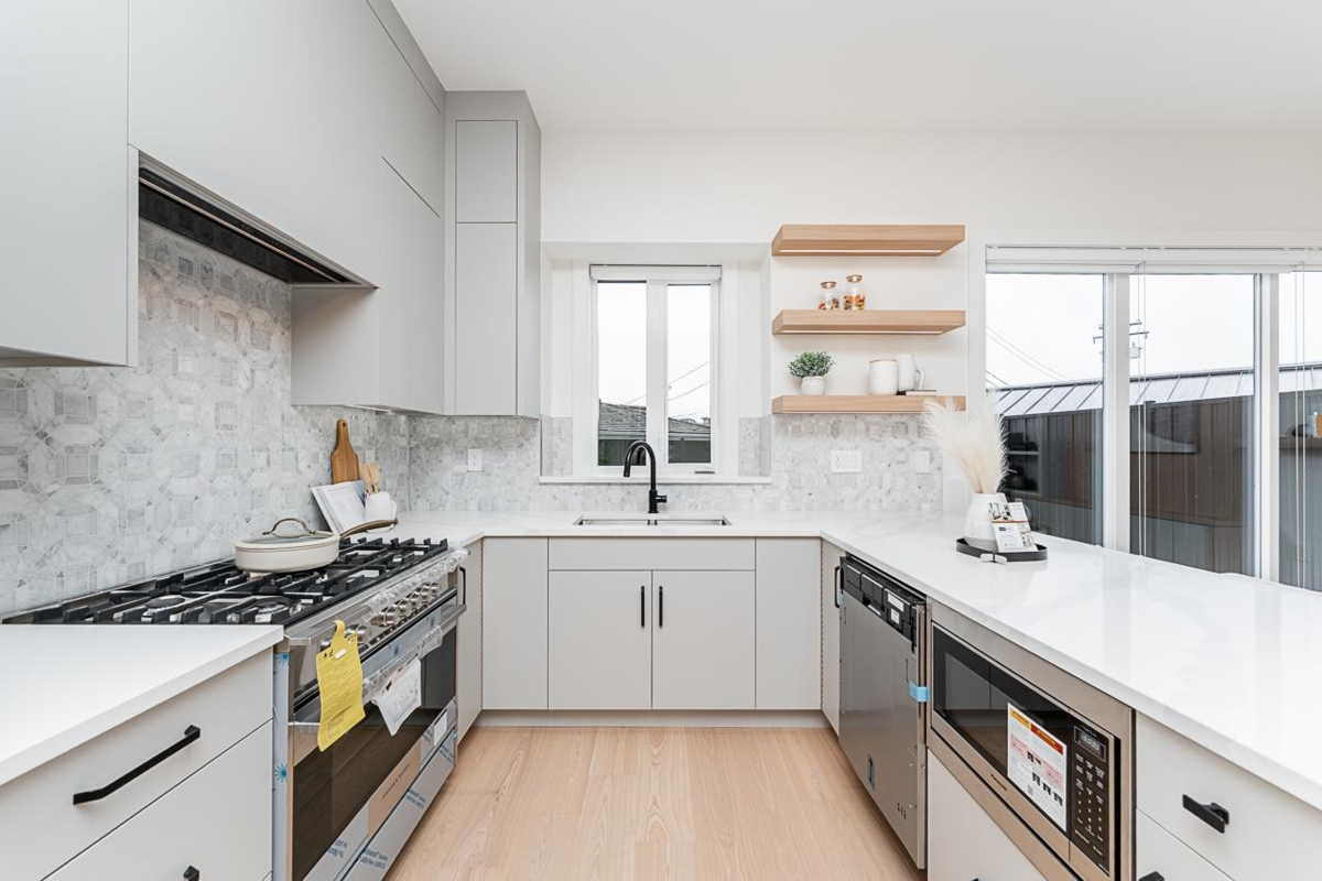 Breakfast Nook Photo of 2 2837 Oliver Crescent, Vancouver, BC