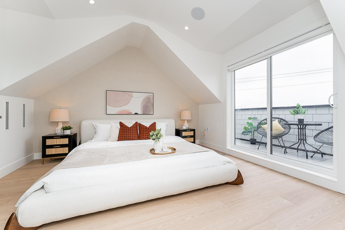 Hallway Photo of 2 2837 Oliver Crescent, Vancouver, BC