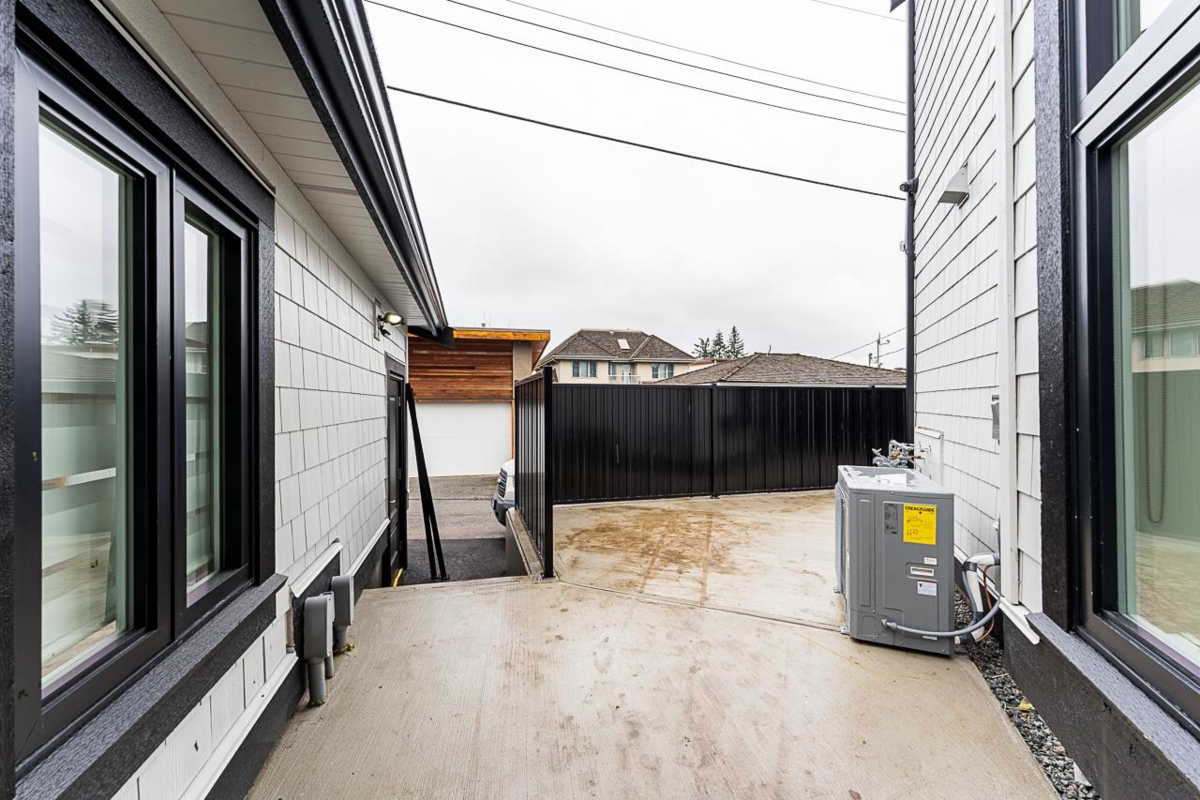 Hot Tub / Spa Photo of 2 2837 Oliver Crescent, Vancouver, BC