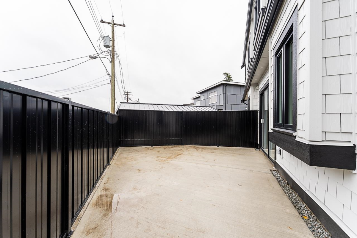 Outdoor Kitchen Photo of 2 2837 Oliver Crescent, Vancouver, BC