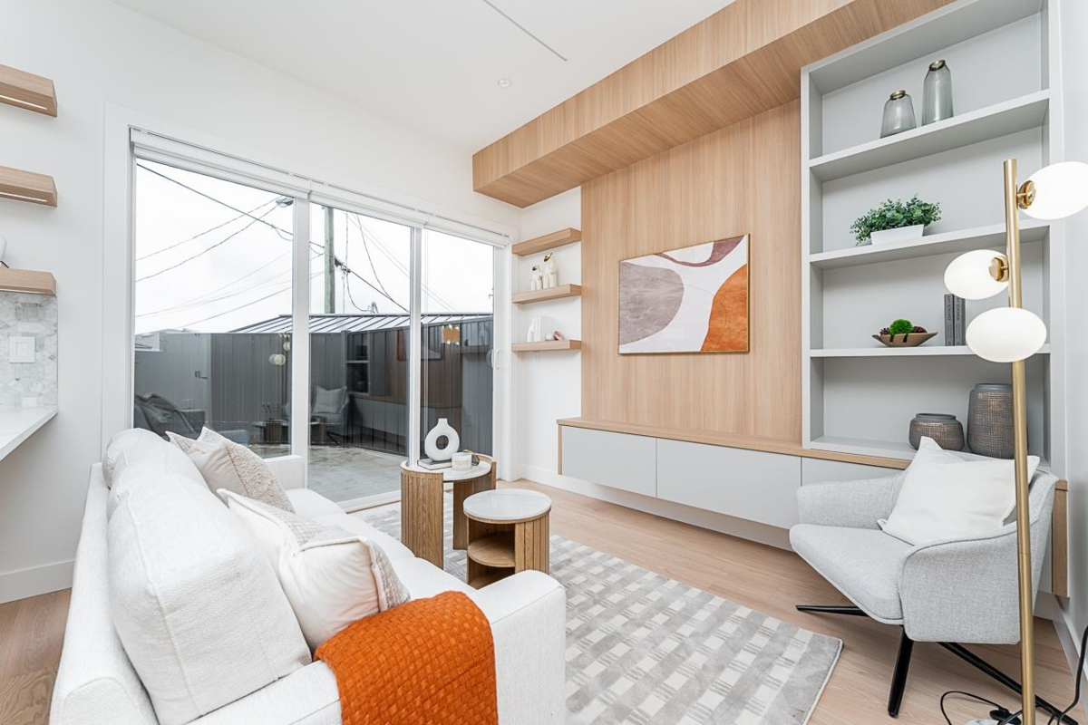 Primary Bathroom Photo of 2 2837 Oliver Crescent, Vancouver, BC