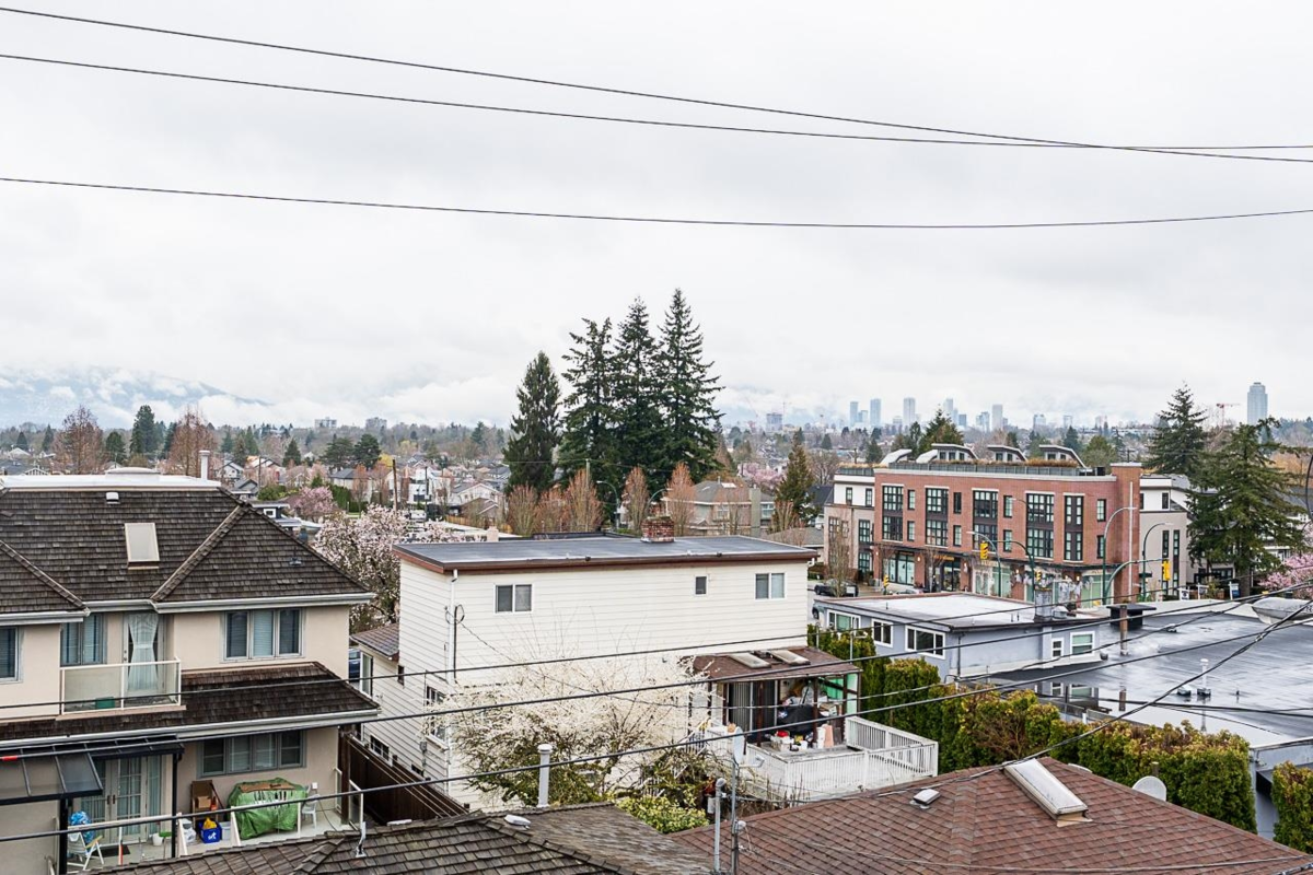 Swimming Pool Photo of 2 2837 Oliver Crescent, Vancouver, BC