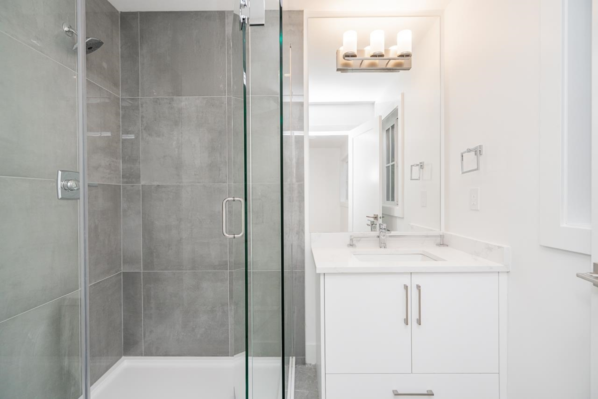 Hallway Photo of 5481 7 Avenue, Delta, BC