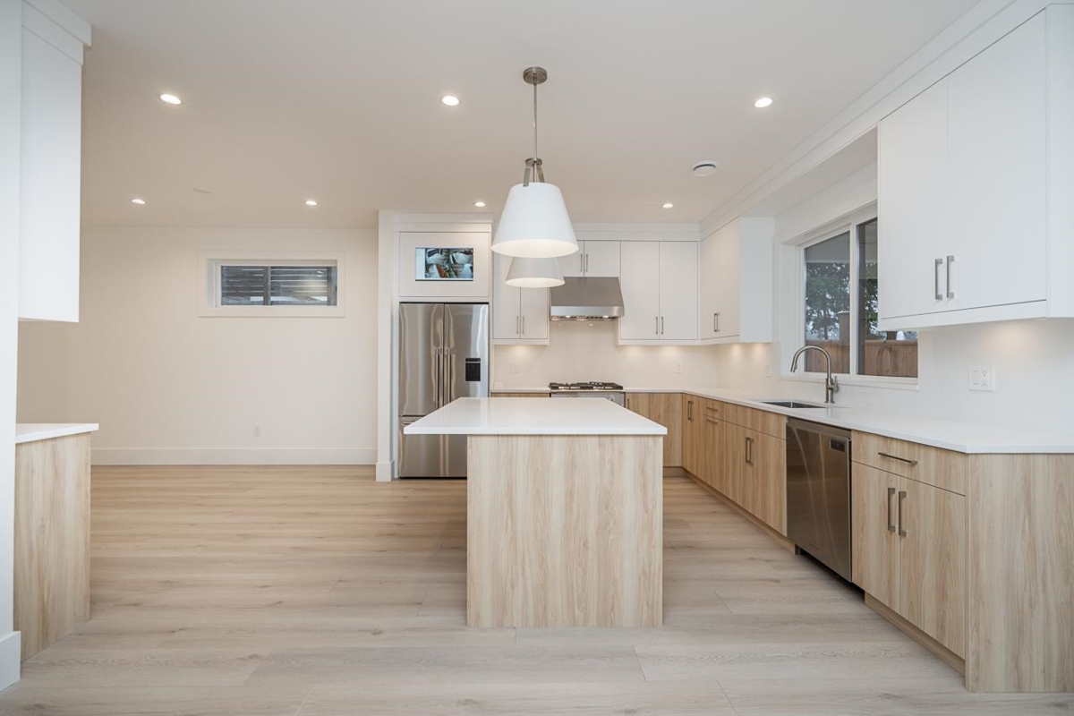 Kitchen Photo of 5481 7 Avenue, Delta, BC