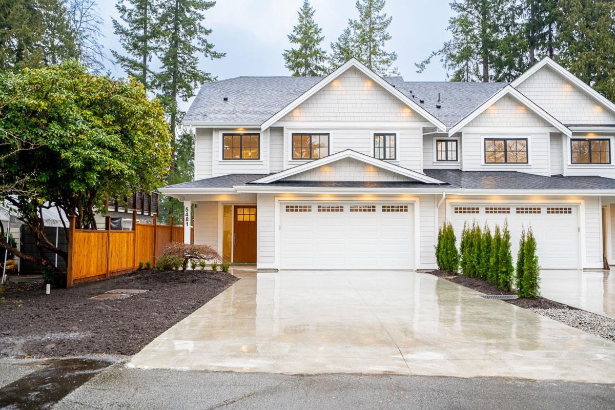 Living Room Photo of 5481 7 Avenue, Delta, BC