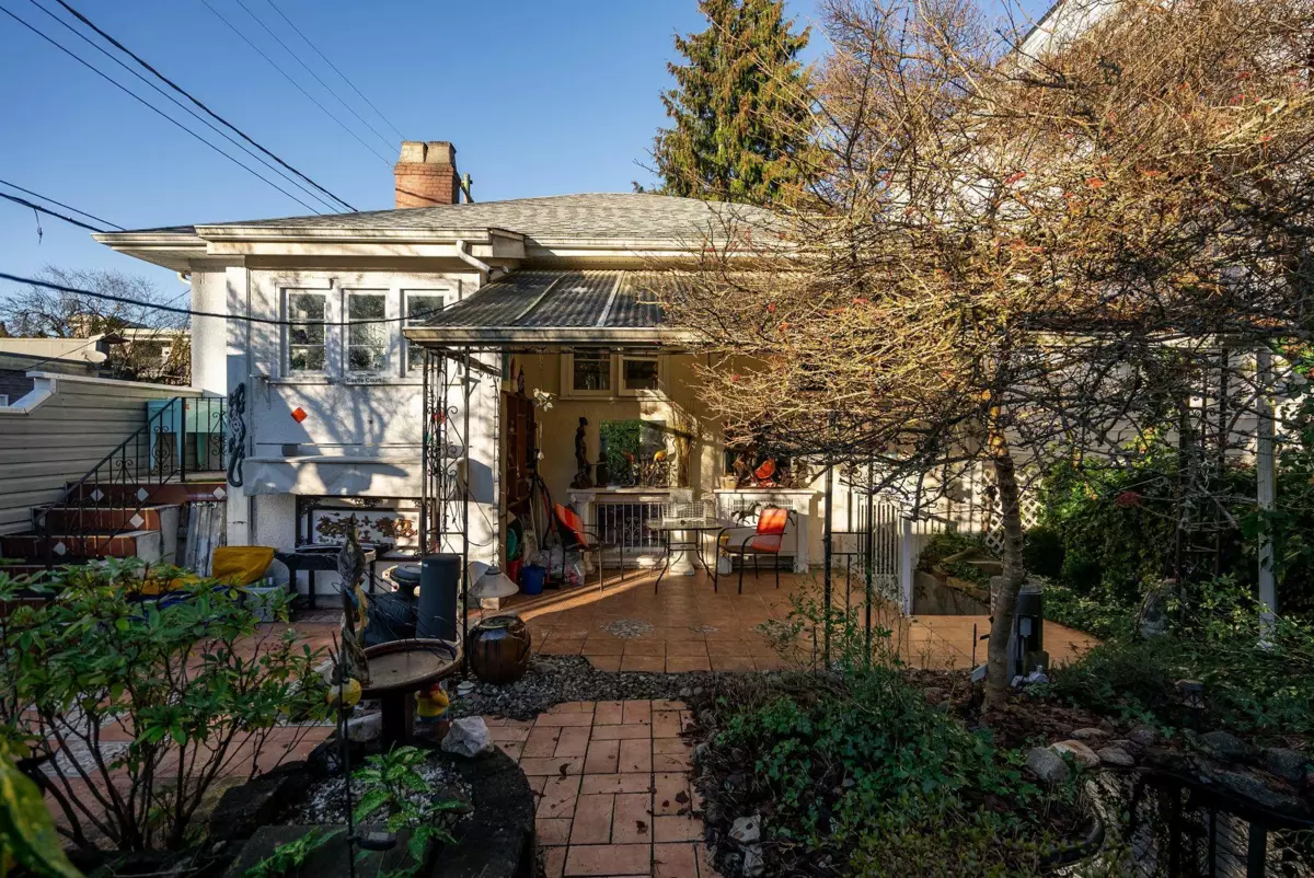 Backyard Photo of 228 E 26th Avenue, Vancouver, BC