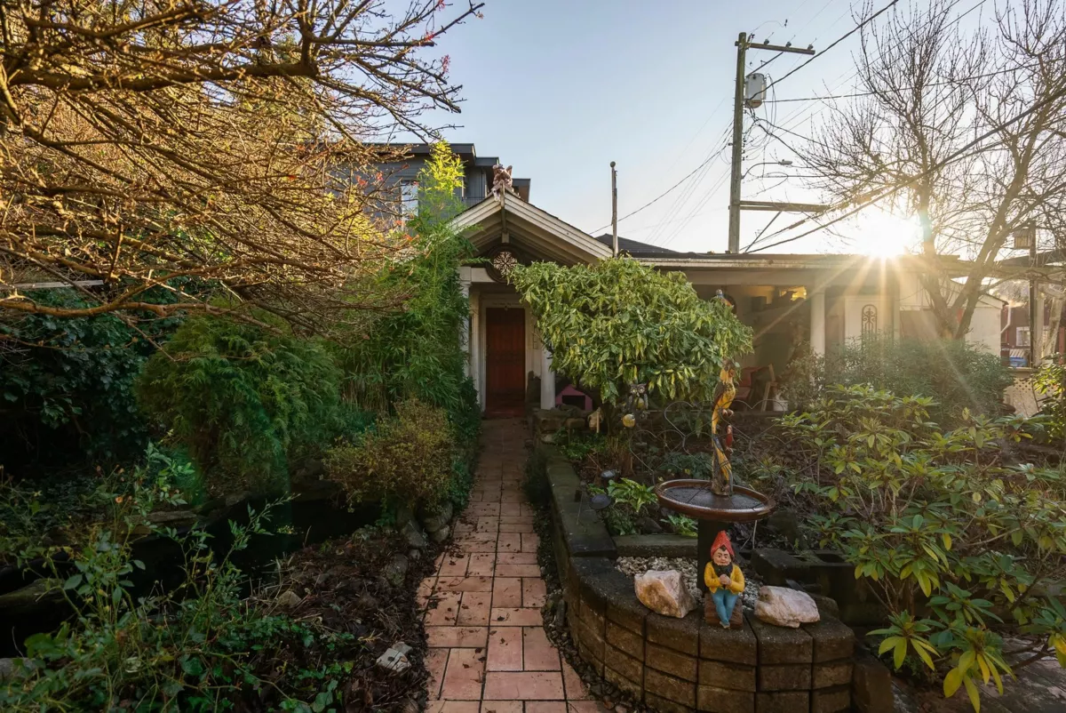 Front Yard Photo of 228 E 26th Avenue, Vancouver, BC