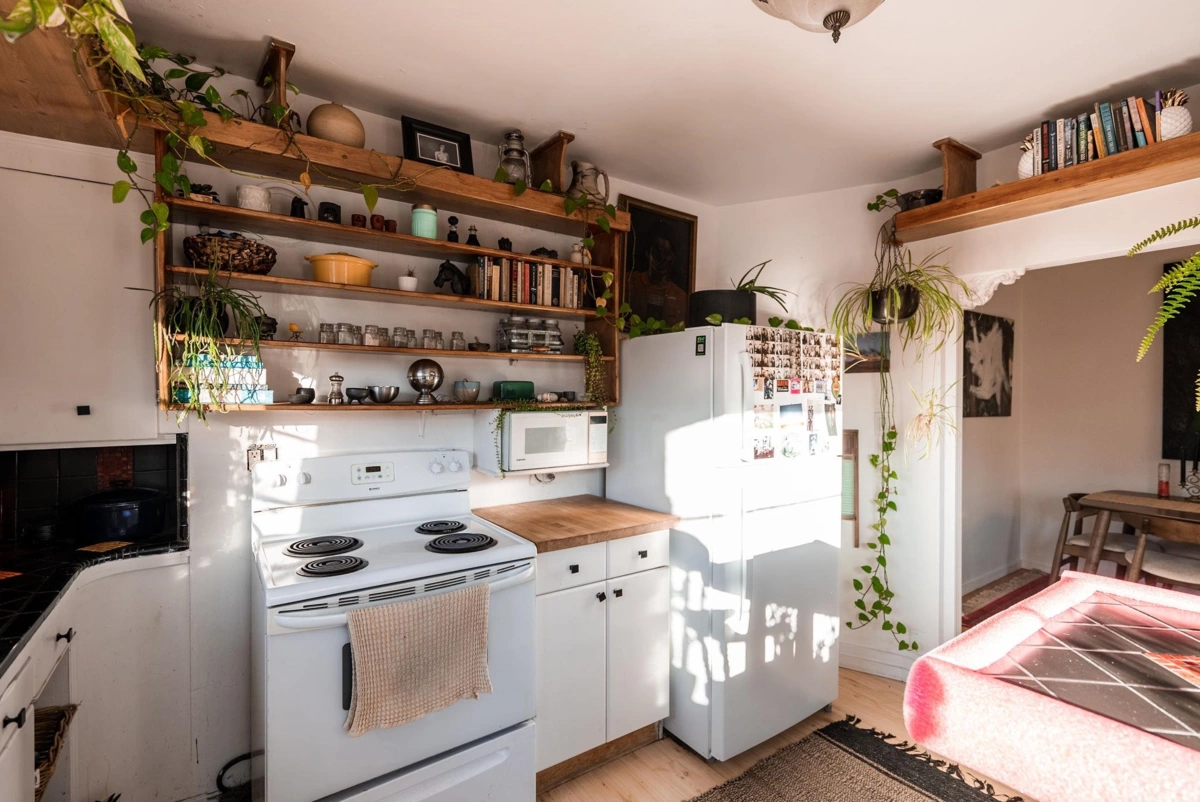 Kitchen Island Photo of 228 E 26th Avenue, Vancouver, BC
