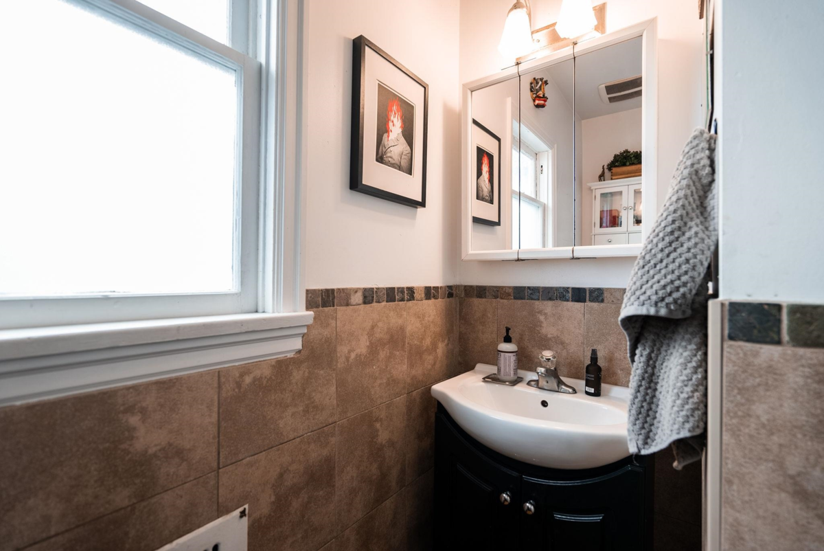 Primary Bathroom Photo of 228 E 26th Avenue, Vancouver, BC