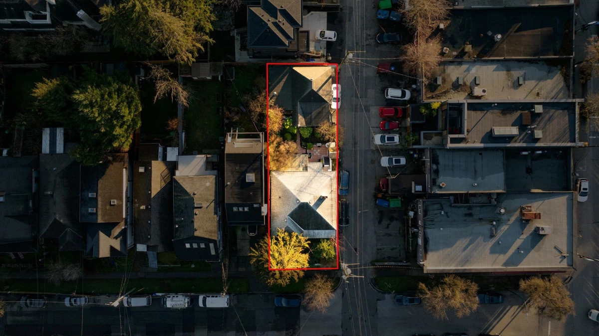 Swimming Pool Photo of 228 E 26th Avenue, Vancouver, BC