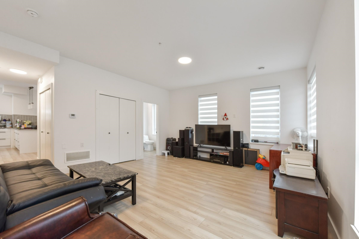 Dining Area Photo of 19 18855 72 Avenue, Surrey, BC