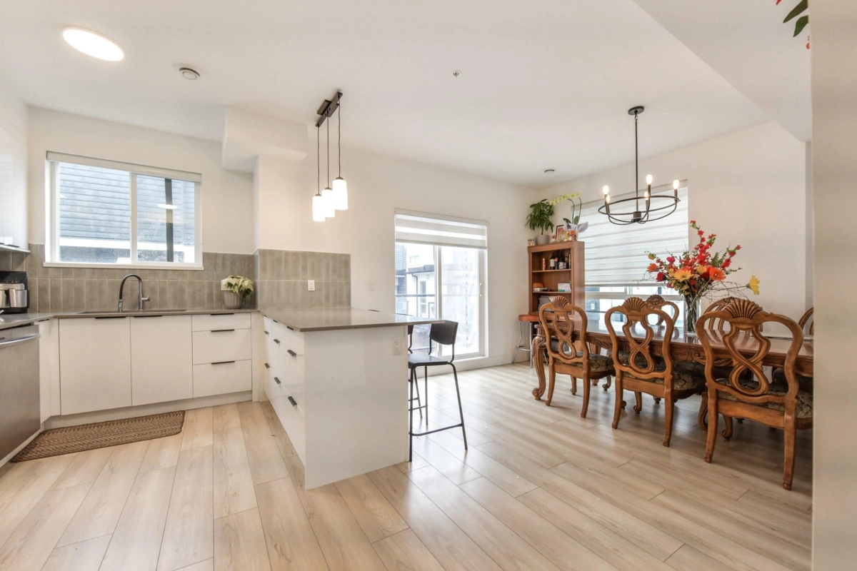 Kitchen Photo of 19 18855 72 Avenue, Surrey, BC