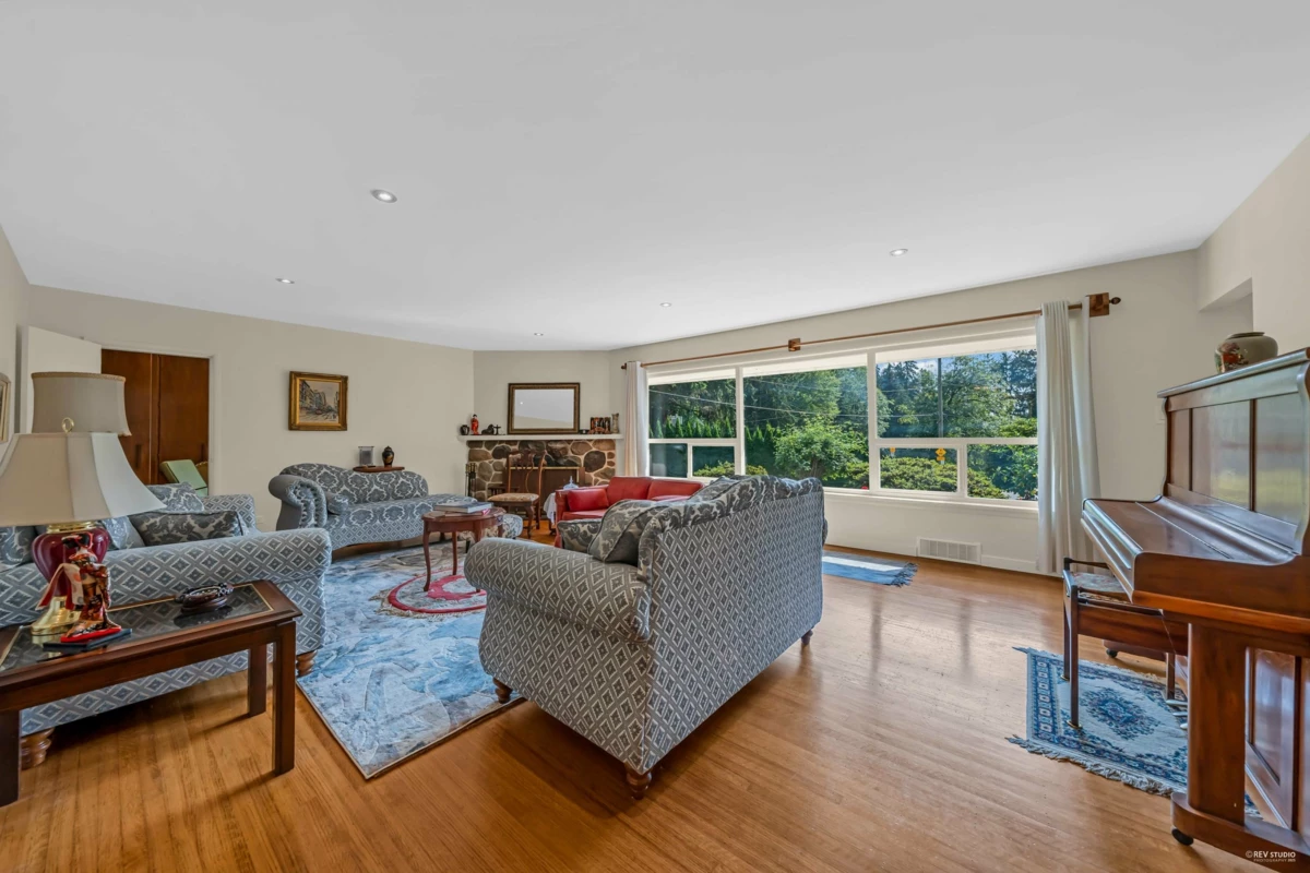 Living Room Photo of 410 Hadden Drive, West Vancouver, BC