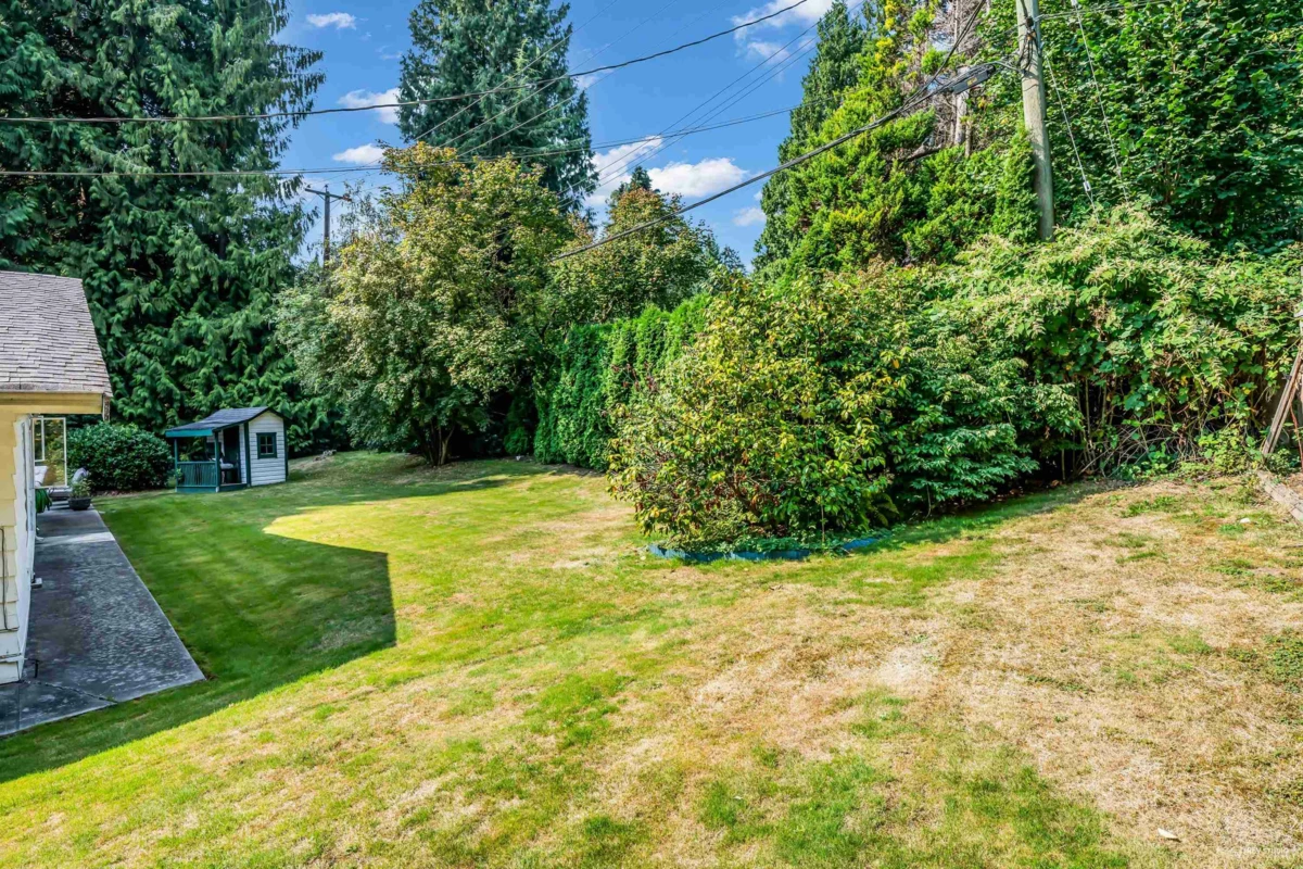 Swimming Pool Photo of 410 Hadden Drive, West Vancouver, BC