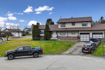 5737 190 Street, Surrey, BC, Cloverdale BC — 5 bed single family residence for sale