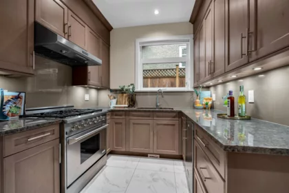 8168 Hunter Street, Burnaby, BC