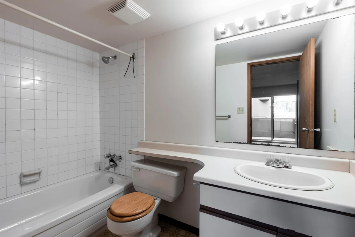 Backyard Photo of B3 1070 W 7th Avenue, Vancouver, BC