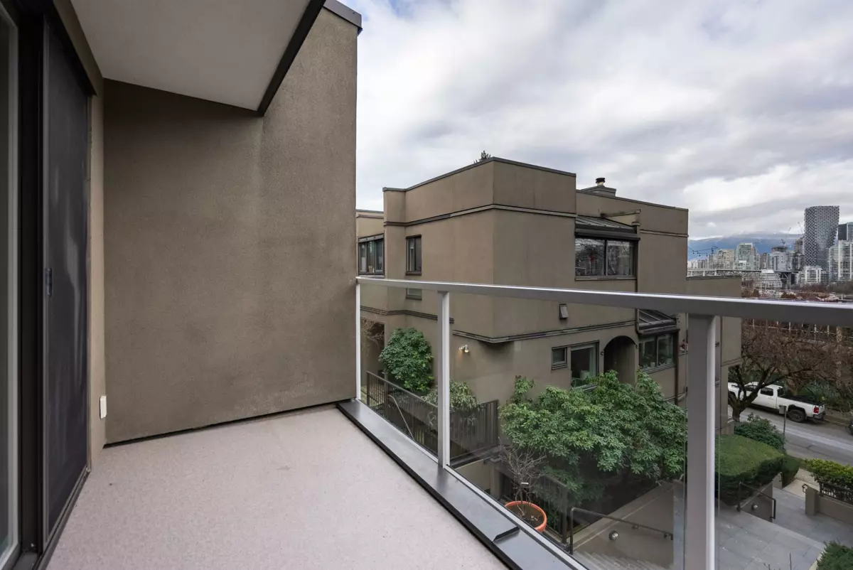 Dining Area Photo of B3 1070 W 7th Avenue, Vancouver, BC