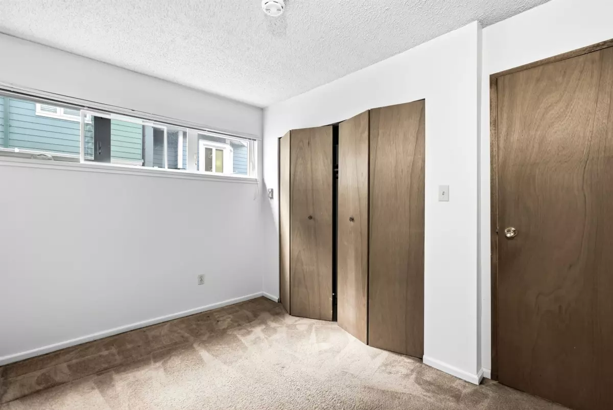 Front Yard Photo of B3 1070 W 7th Avenue, Vancouver, BC