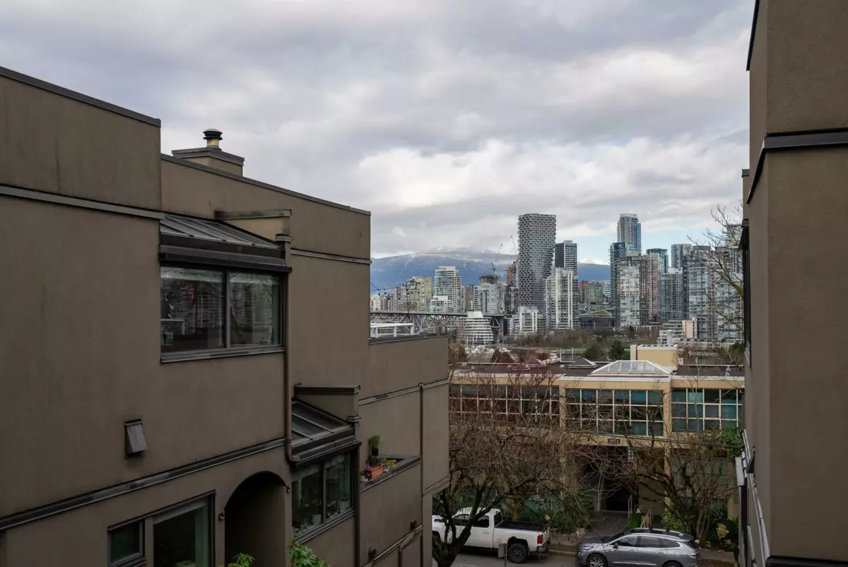 Kitchen Photo of B3 1070 W 7th Avenue, Vancouver, BC