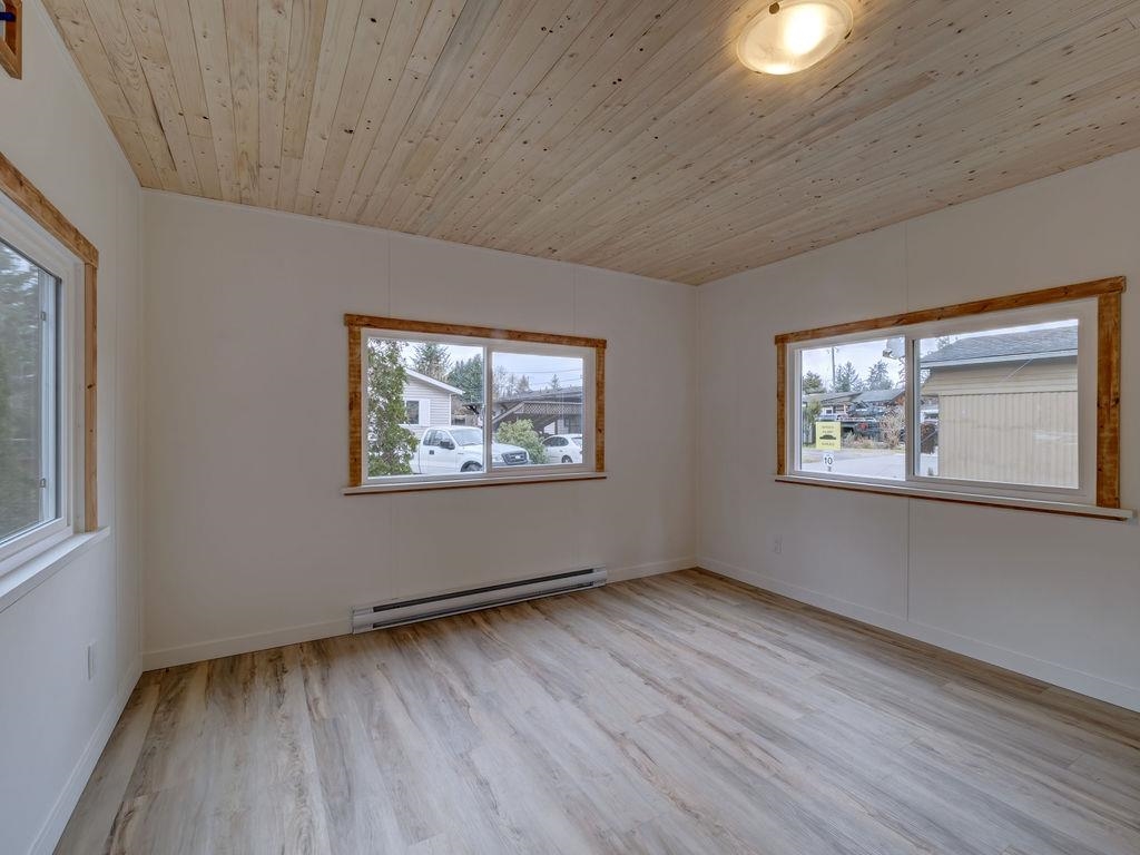 Kitchen Island Photo of 28 1413 Sunshine Coast Highway, Gibsons, BC