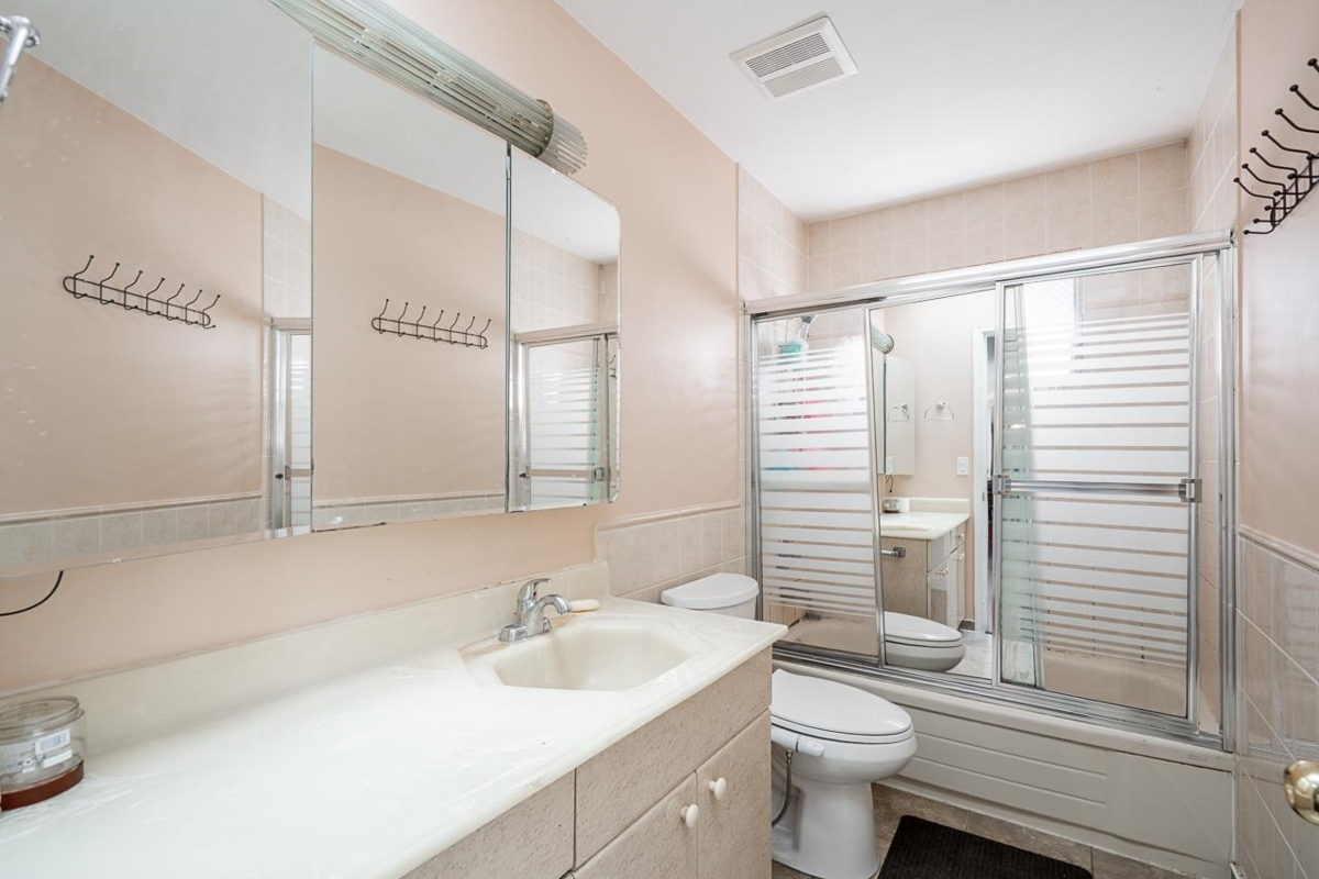 Mudroom Photo of 9136 137 Street, Surrey, BC