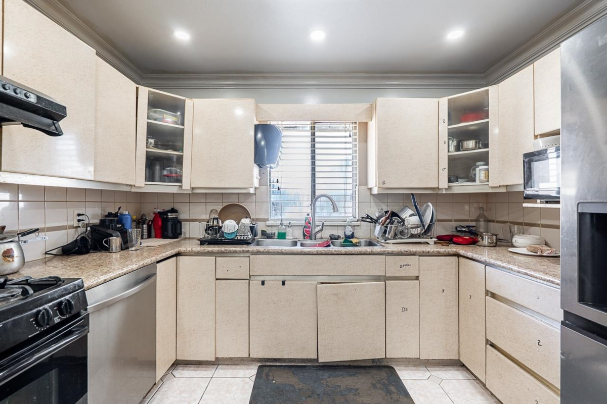 Primary Bathroom Photo of 9136 137 Street, Surrey, BC