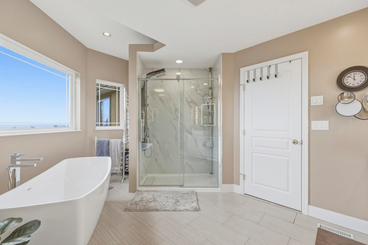 Hallway Photo of 1542 Alpine Lane, Coquitlam, BC