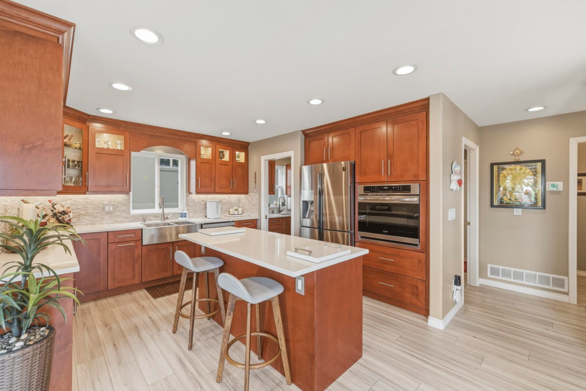Kitchen Island Photo of 1542 Alpine Lane, Coquitlam, BC