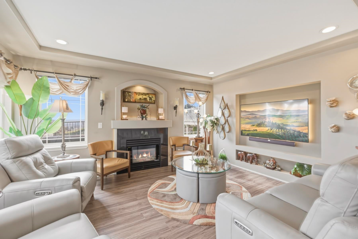 Walk-In Closet Photo of 1542 Alpine Lane, Coquitlam, BC