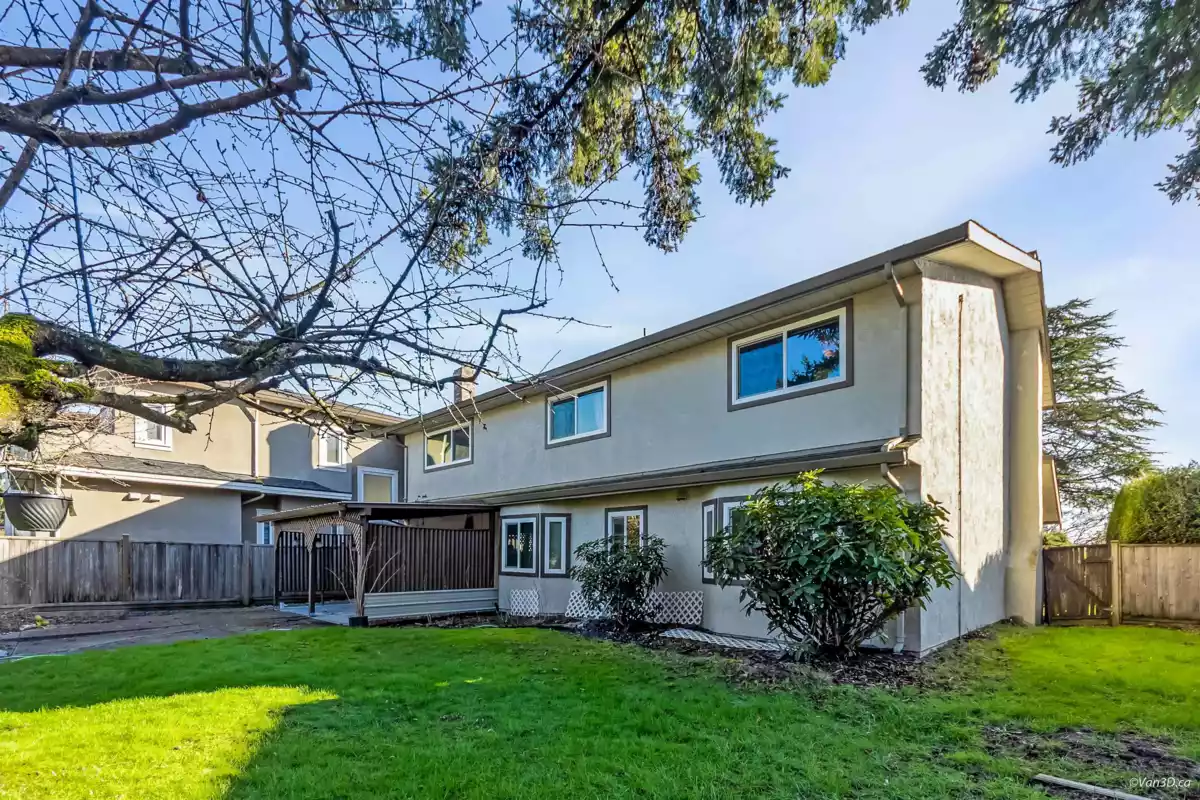 Kitchen Island Photo of 10331 Mortfield Road, Richmond, BC