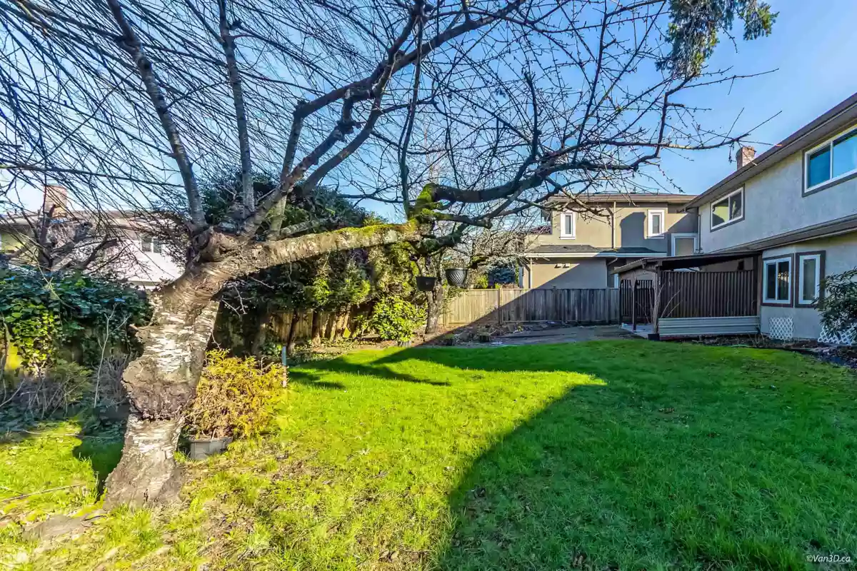 Kitchen Photo of 10331 Mortfield Road, Richmond, BC