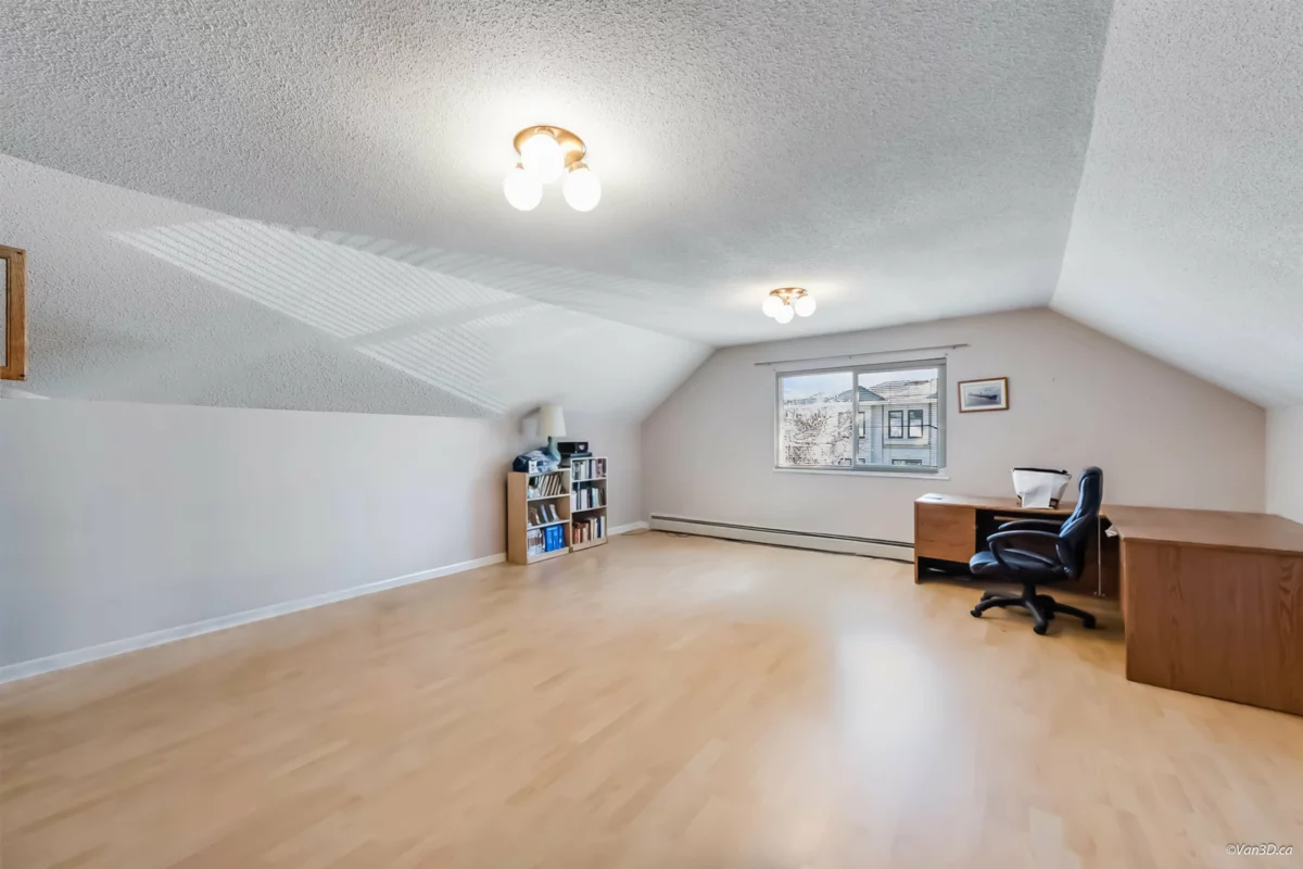Primary Bathroom Photo of 10331 Mortfield Road, Richmond, BC