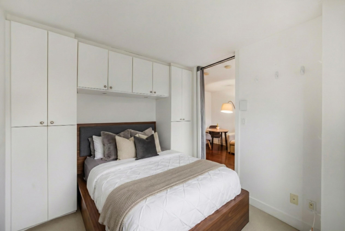 Kitchen Island Photo of 805 1255 Seymour Street, Vancouver, BC