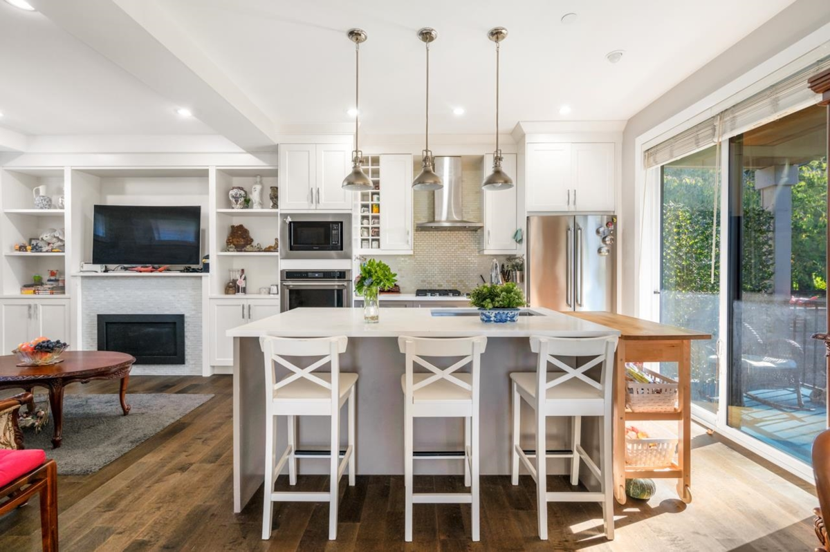 Breakfast Nook Photo of 2020 Carson Court, North Vancouver, BC