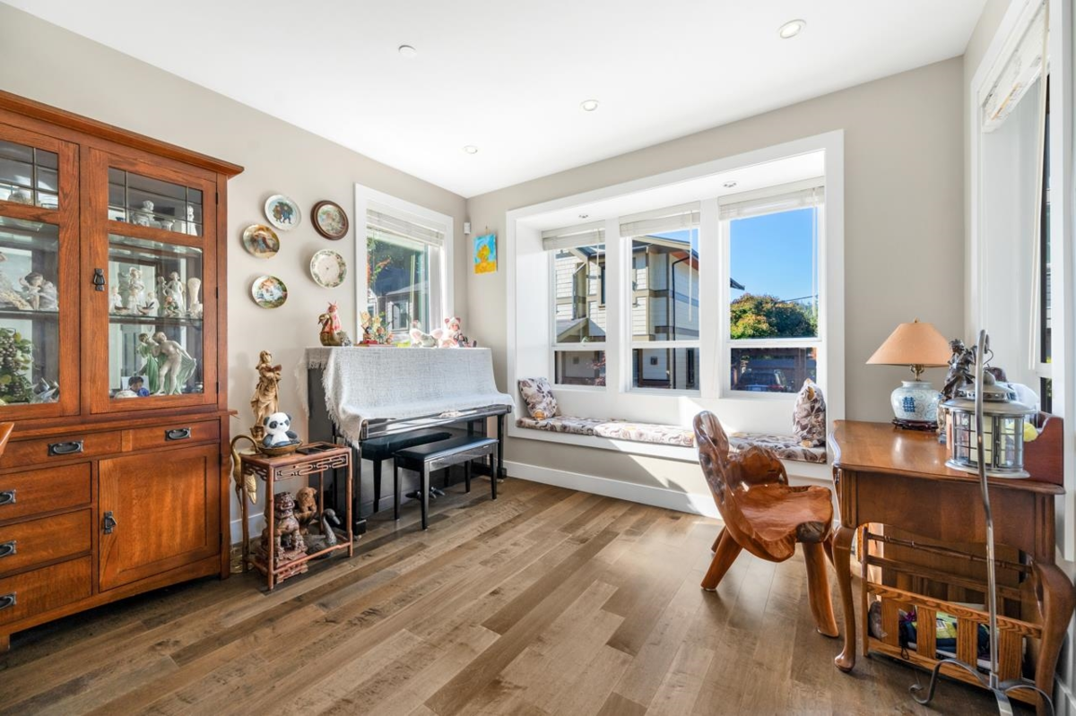 Dining Area Photo of 2020 Carson Court, North Vancouver, BC