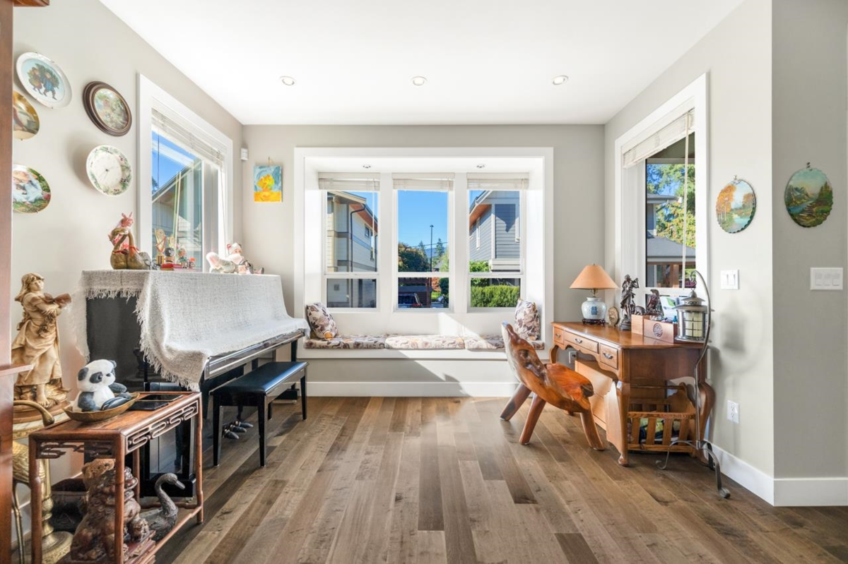 Kitchen Photo of 2020 Carson Court, North Vancouver, BC