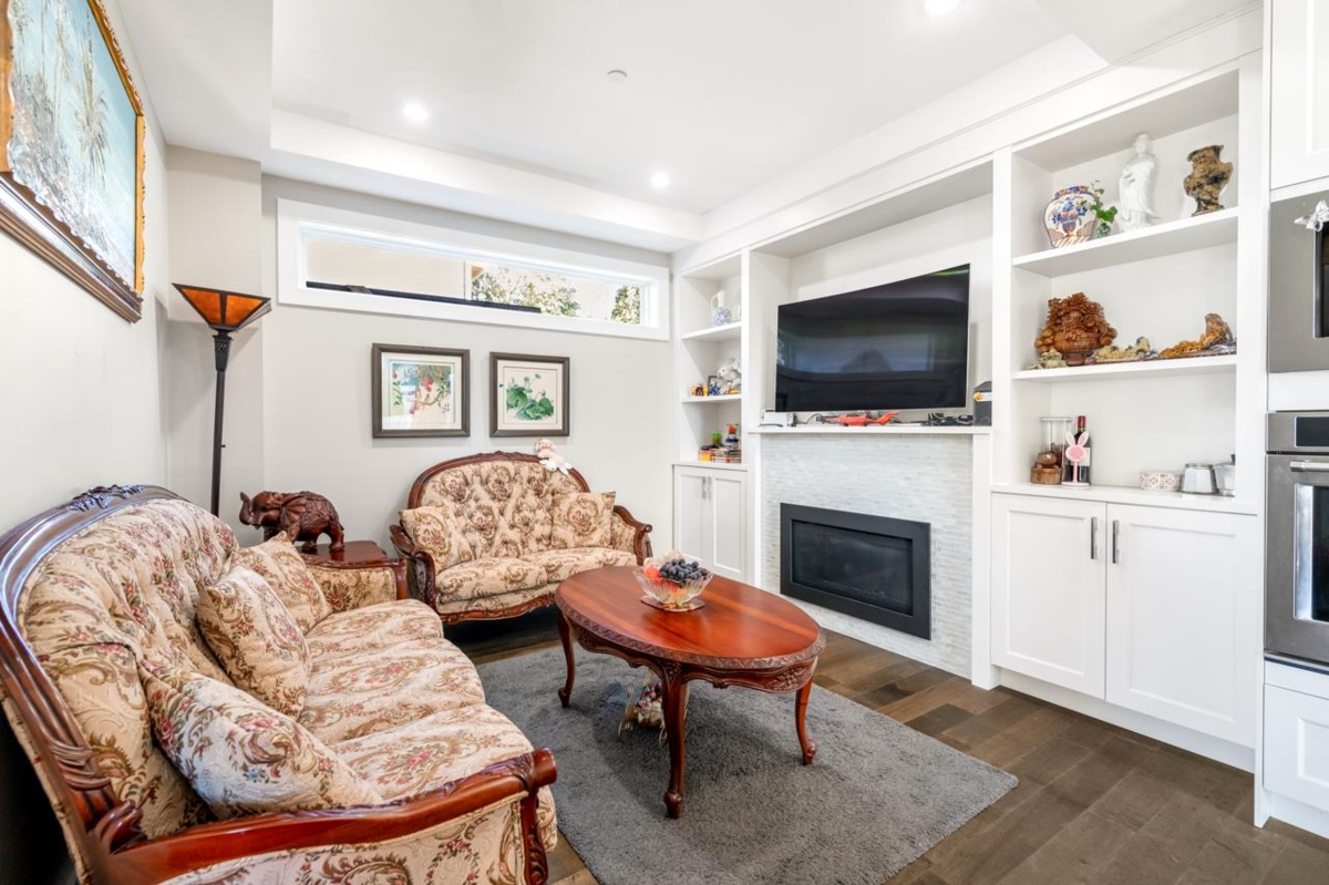 Primary Bathroom Photo of 2020 Carson Court, North Vancouver, BC